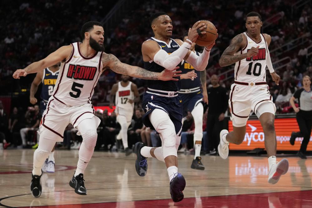 还要在防守 还要在防守