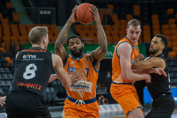 他与伦纳德 他与伦纳德